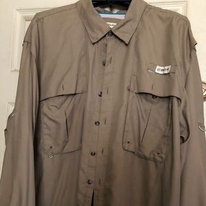 Magellan 2X tan a little black Great condition. Texture  like a Colombia Shirt